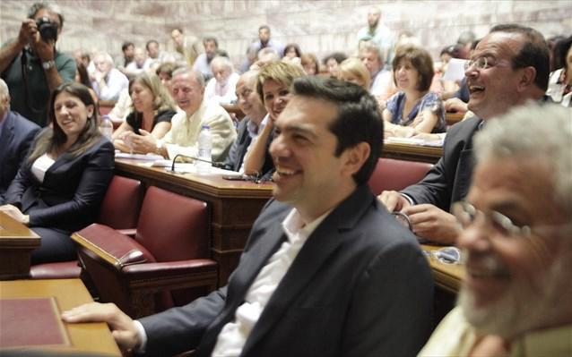 Με θερμό χειροκρότημα έγινε δεκτός ο Πρωθυπουργός στην ΚΟ του ΣΥΡΙΖΑ