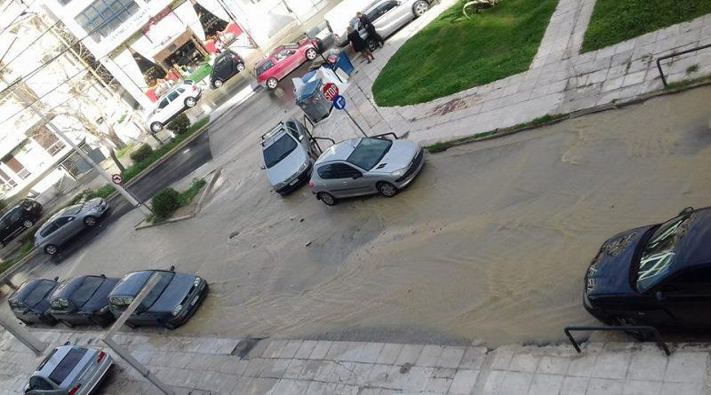 Άλιμος: Αφόρητη μυρωδιά λόγω βλάβης του δικτύου αποχέτευσης