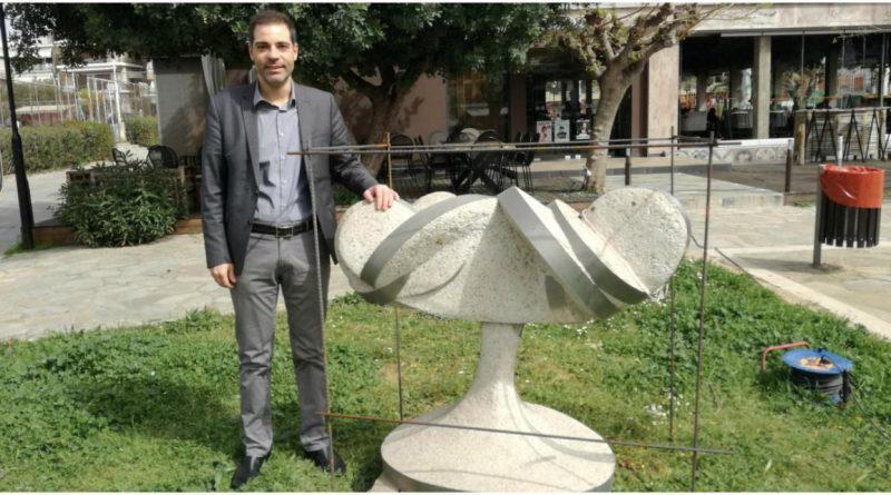 Γλυπτό του Φιλόλαου κοσμεί πλατεία του Αλίμου (VIDEIO&ΕΙΚΟΝΕΣ)