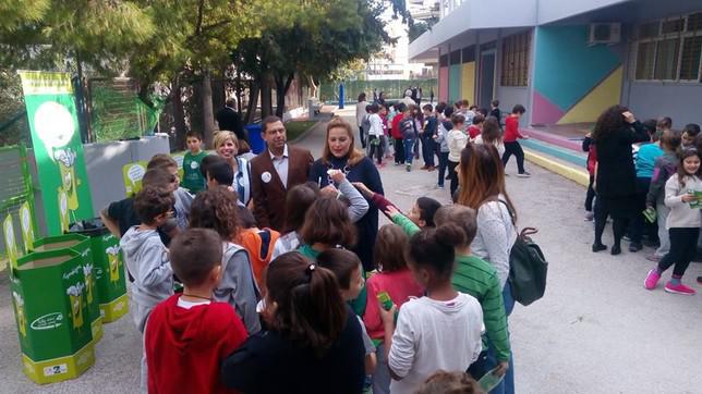 Οι μαθητές της Νότιας Αθήνας ανακυκλώνουν - πρωταθλητές οι μαθητές του Αλίμου