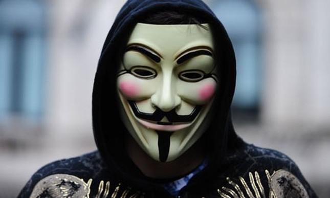 Ληστής με μάσκα... Anonymous λήστεψε τα ΕΛΤΑ Αλίμου και Αγίου Δημητρίου