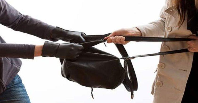 Επίθεση από τσαντάκηδες δέχτηκε κοπέλα στο Άνω Καλαμάκι