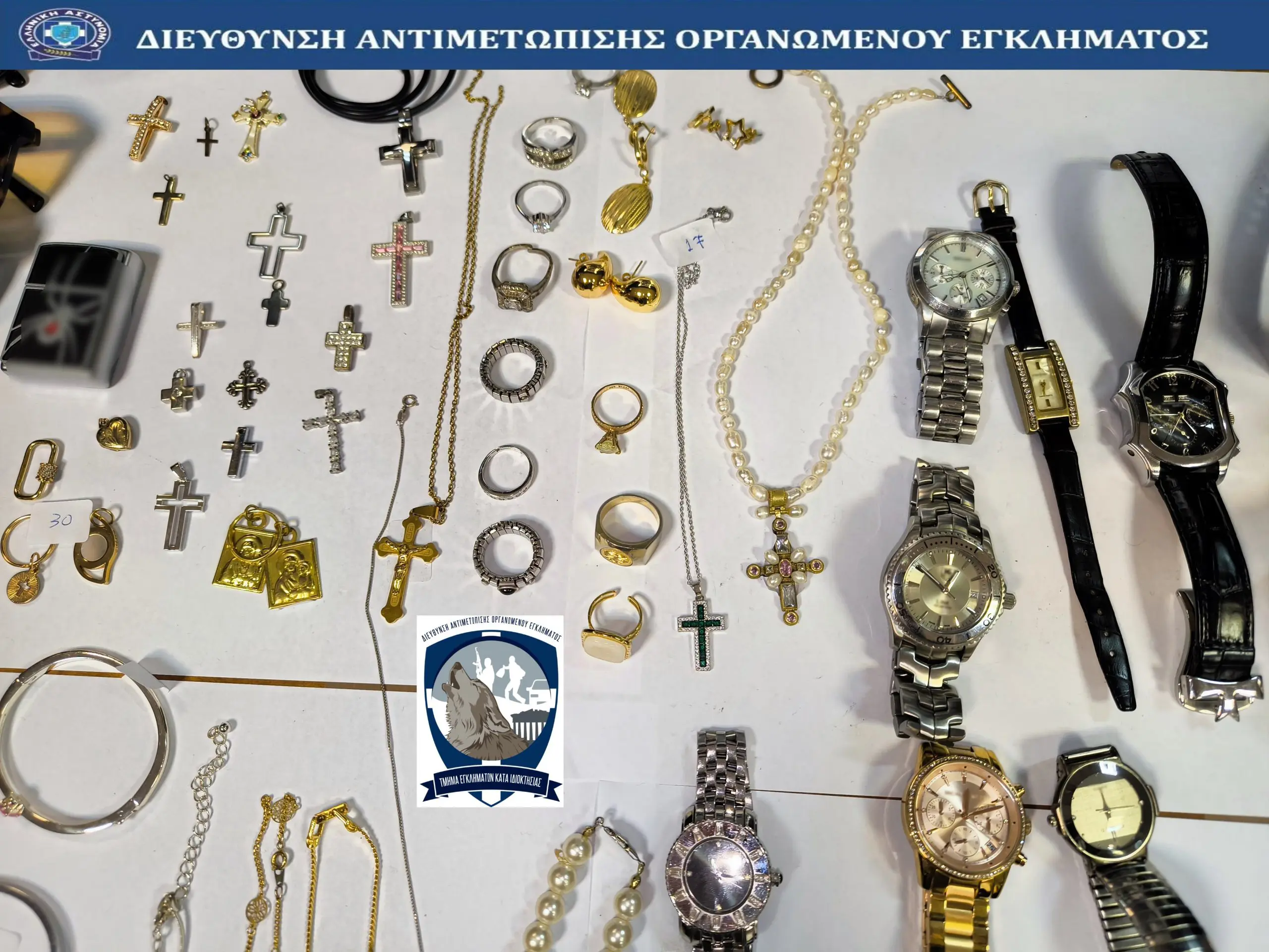Εξαρθρώθηκε συμμορία διαρρηκτών: Παρακολουθούσαν με πομποδέκτες τα υποψήφια θύματά τους (ΕΙΚΟΝΕΣ) εικόνα 2