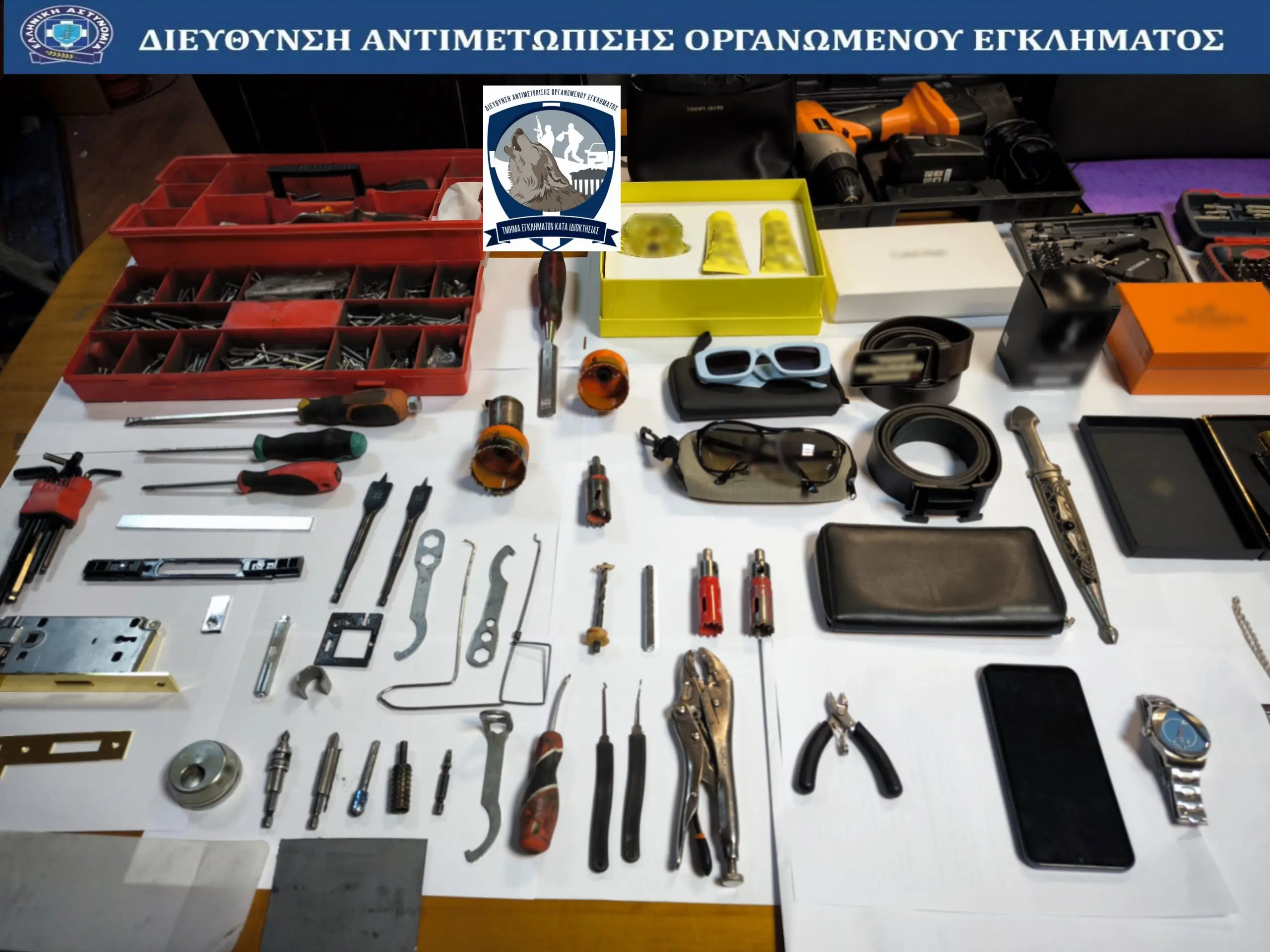 Εξαρθρώθηκε συμμορία διαρρηκτών: Παρακολουθούσαν με πομποδέκτες τα υποψήφια θύματά τους (ΕΙΚΟΝΕΣ) εικόνα 4