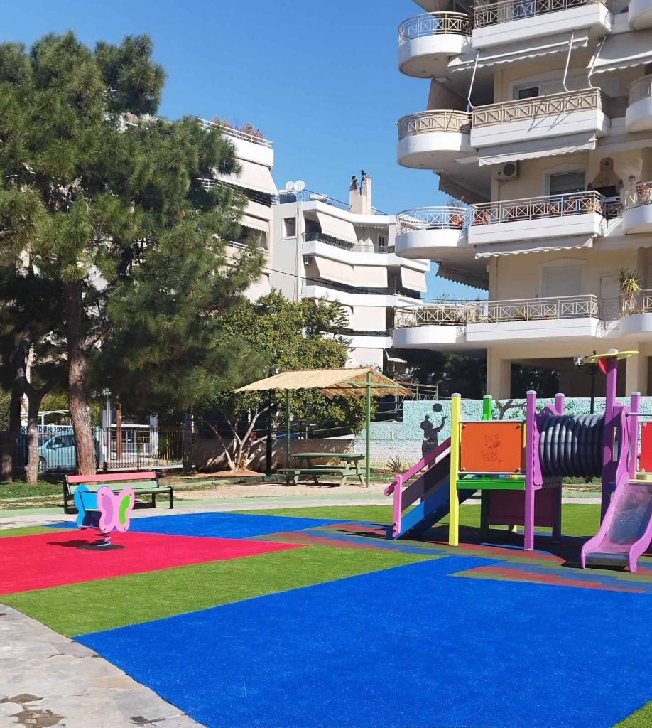 Άλιμος: “Κουκλίστικη” έγινε η παιδική χαρά στην οδό Κεφαλληνίας (ΕΙΚΟΝΕΣ) εικόνα 2