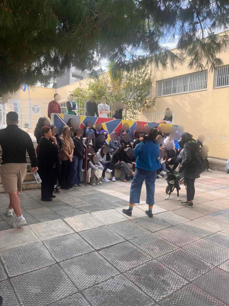 Ο τυφλός γάτος Λούκα – Μπλάκι και ο τρίποδος σκύλος Φοίβος, επισκέφθηκαν το 4ο Λύκειο Αλίμου εικόνα 5