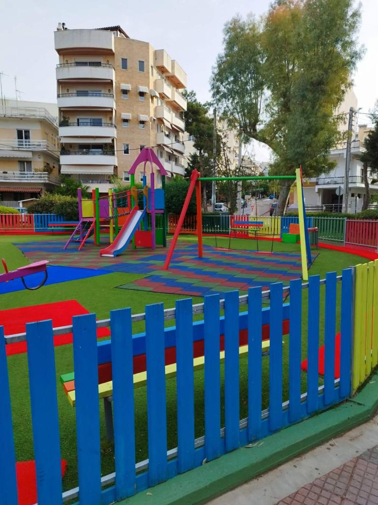Δήμος Αλίμου: Καθημερινή φροντίδα των 23 παιδικών χαρών της πόλης εικόνα 2