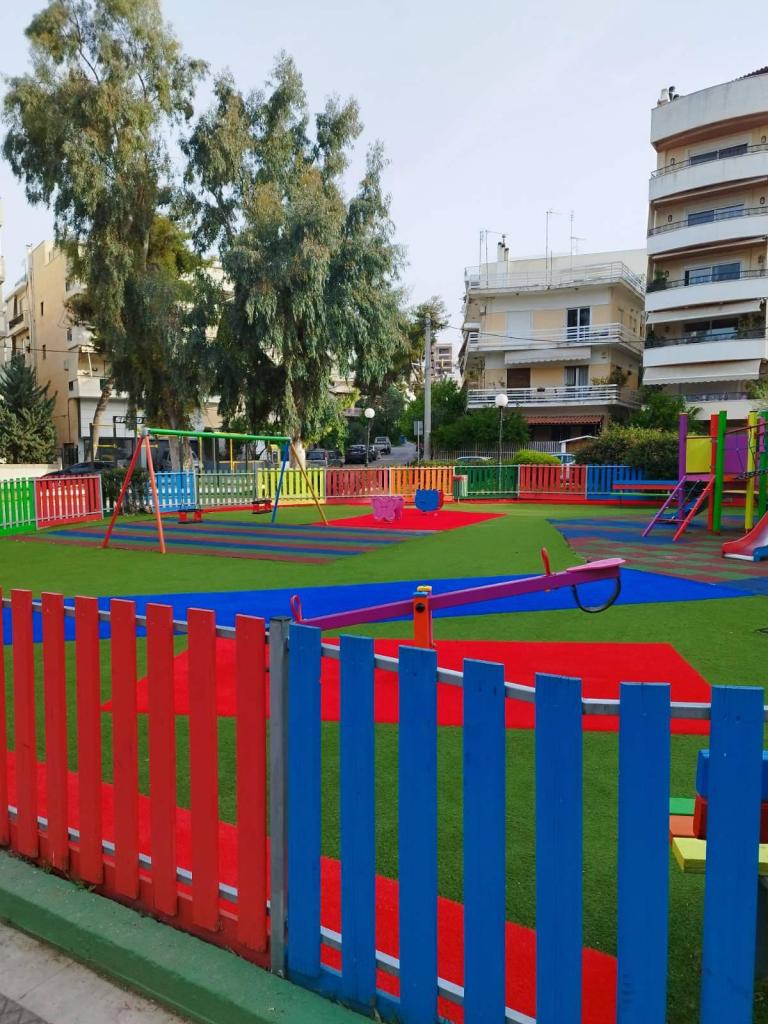 Δήμος Αλίμου: Καθημερινή φροντίδα των 23 παιδικών χαρών της πόλης εικόνα 6