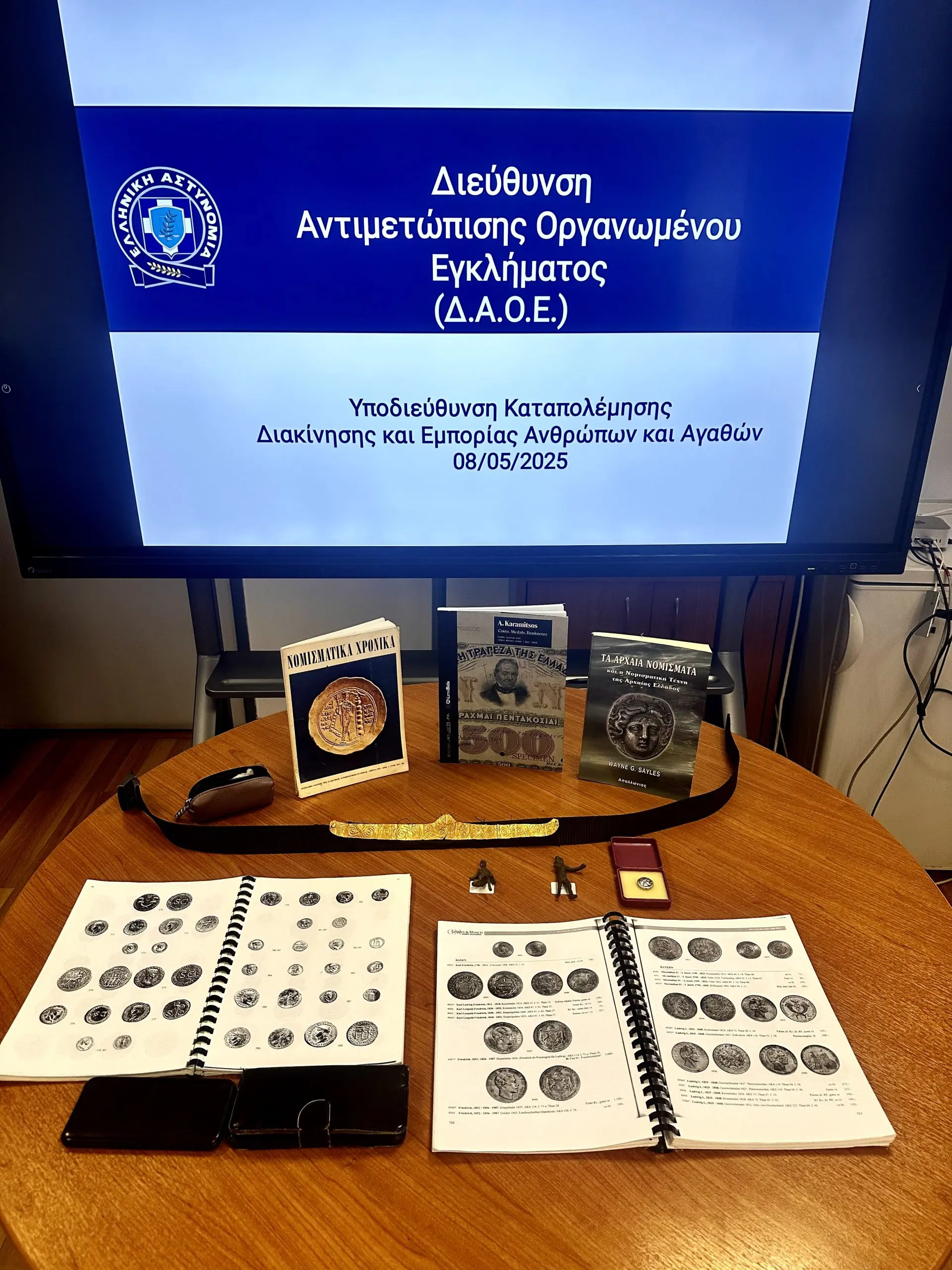 Δύο συλλήψεις στον Άλιμo για υπόθεση αρχαιοκαπηλίας εικόνα 1