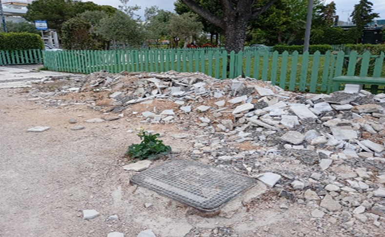 Οργή του Ανδρέα Κονδύλη για τις εικόνες παρακμής στην παραλία του Αλίμου εικόνα 2