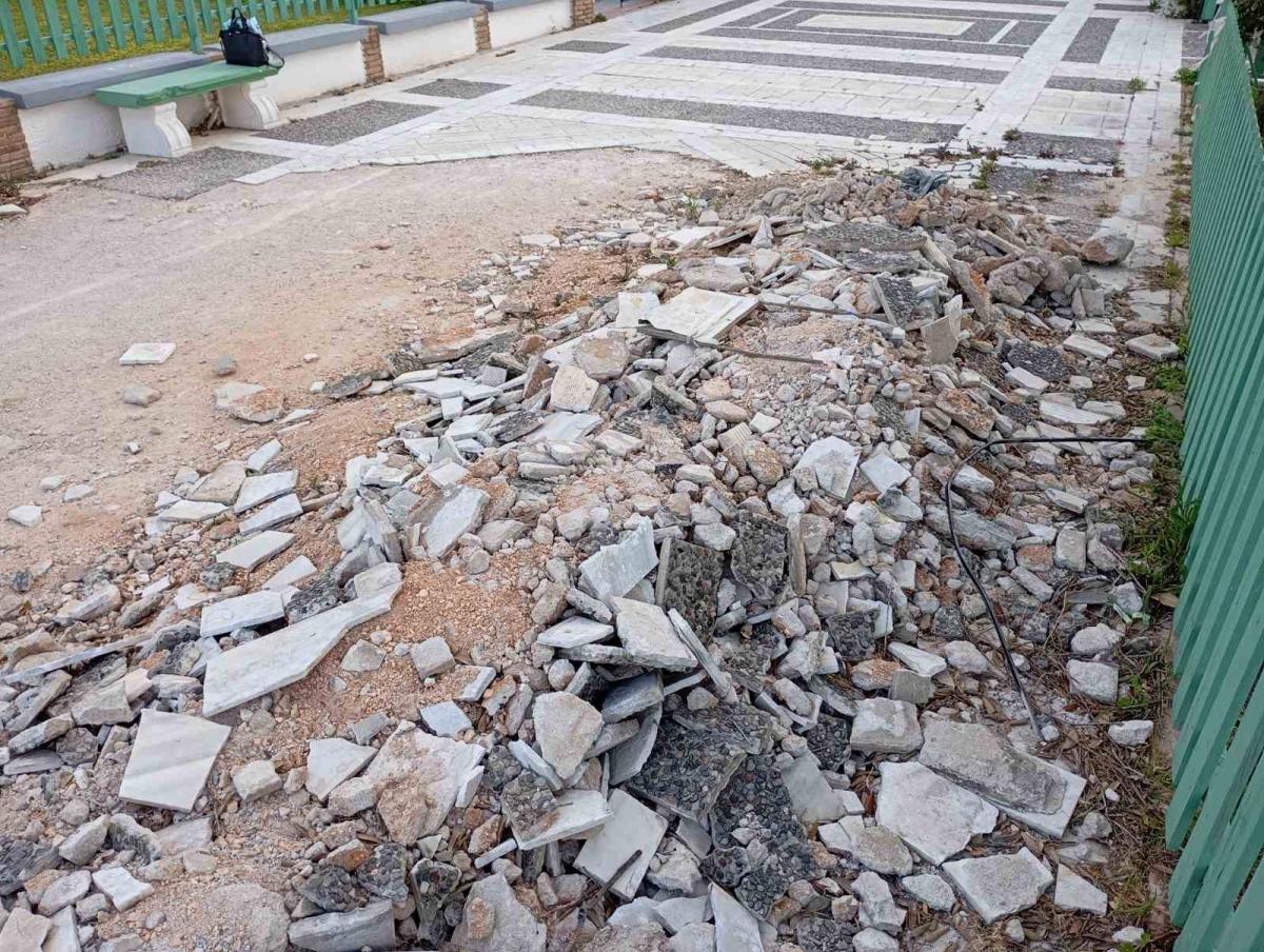 Οργή του Ανδρέα Κονδύλη για τις εικόνες παρακμής στην παραλία του Αλίμου εικόνα 6