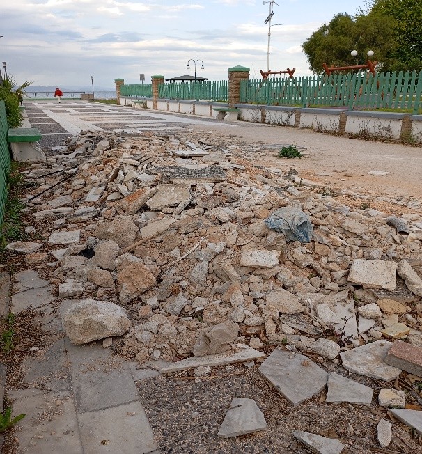 Οργή του Ανδρέα Κονδύλη για τις εικόνες παρακμής στην παραλία του Αλίμου εικόνα 7
