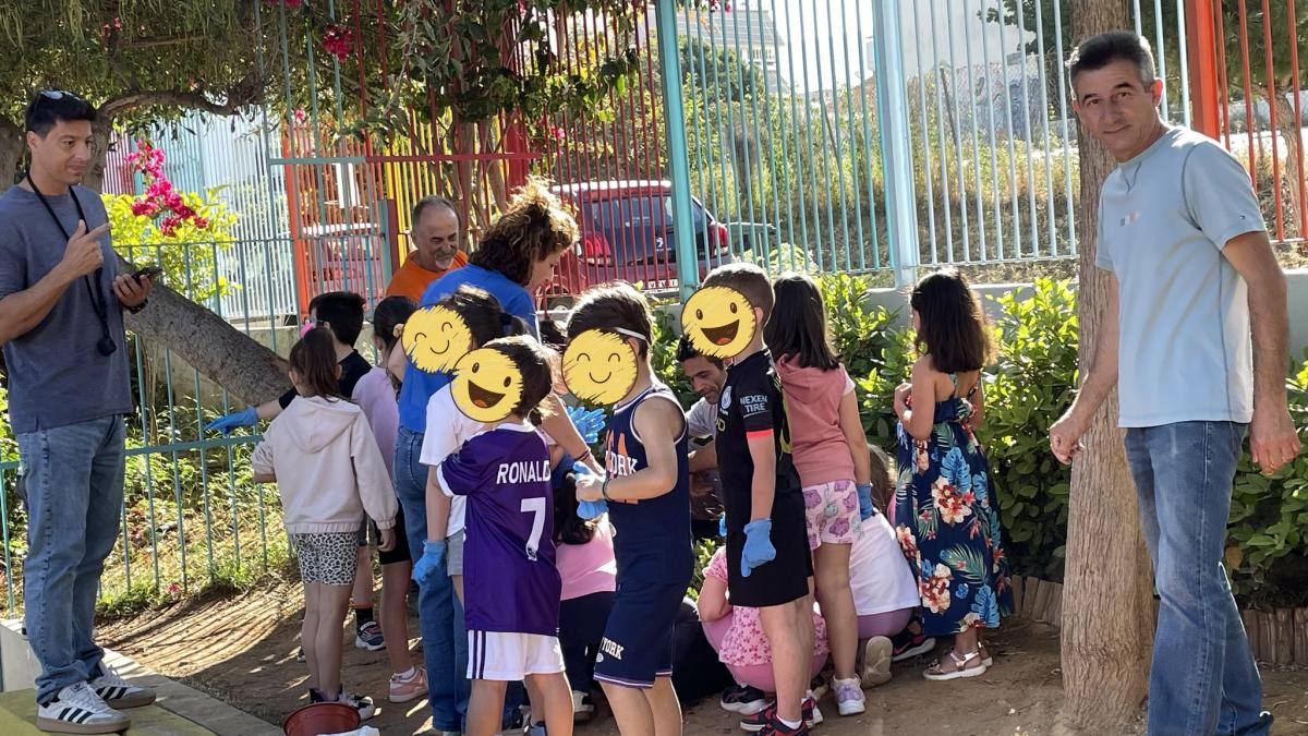 Τα παιδιά του 6ου Δημοτικού Αλίμου έγιναν κηπουροί για μια μέρα! εικόνα 5