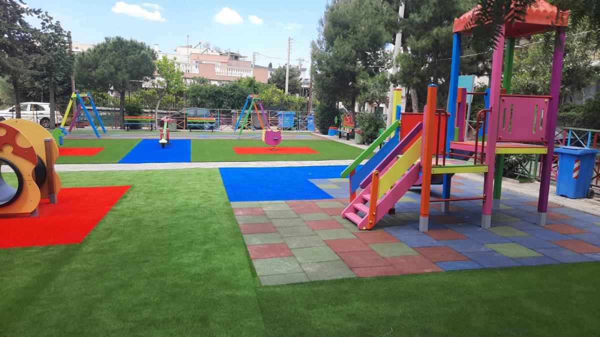 Άλιμος: Πανέμορφη και ολοκαίνουρια έγινε η παιδική χαρά της οδού Κοτζιά (ΕΙΚΟΝΕΣ) εικόνα 4