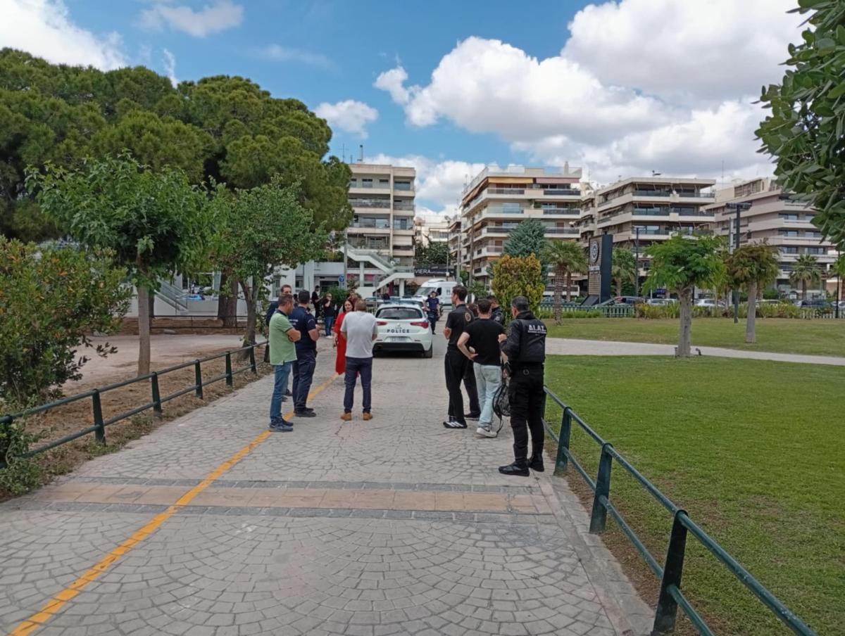 Αστυνομικοί προσήγαγαν δημοτικό αστυνομικό, στον Άλιμο, επειδή έκανε σωστά τη δουλειά του εικόνα 2