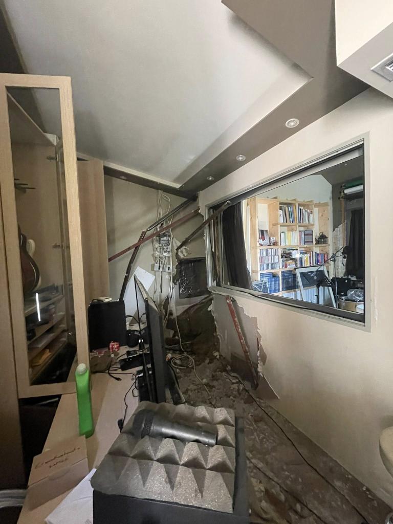 Άλιμος: Διαρρήκτες ισοπέδωσαν στούντιο ηχογραφήσεων για να κλέψουν χρηματοκιβώτιο (VIDEO) εικόνα 3