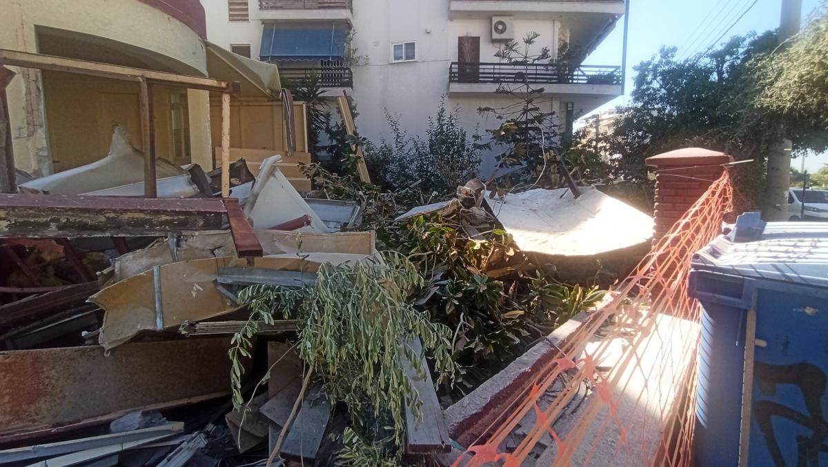 Άλιμος: Πάει το “Αυγό του Κόκκορα”, πάει και η μεγάλη ανθισμένη μανόλια – Έγινε ένα με τα μπάζα εικόνα 7