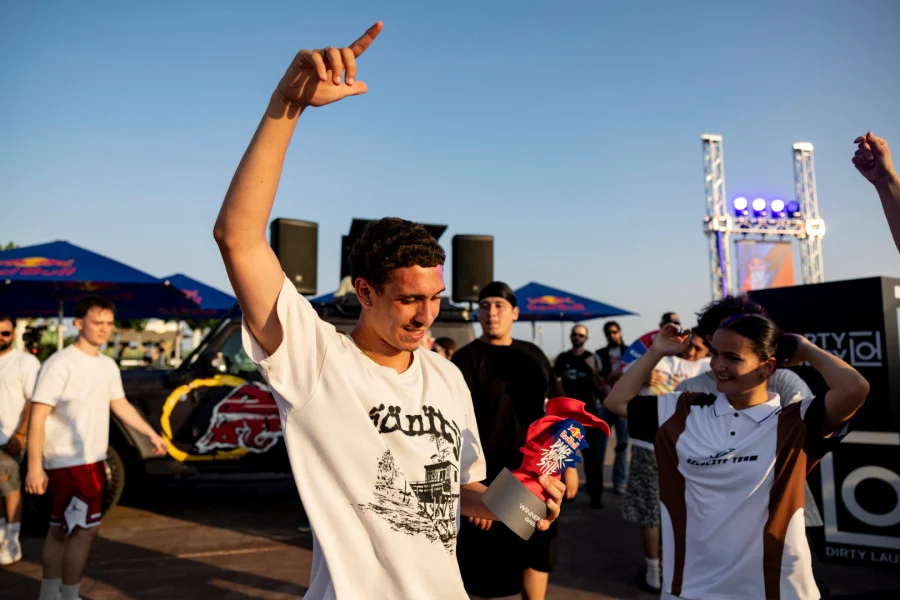 Red Bull Dance Your Style: 16 κορυφαίοι χορευτές από όλη την Ελλάδα βρέθηκαν στην παραλία του Αλίμου εικόνα 2
