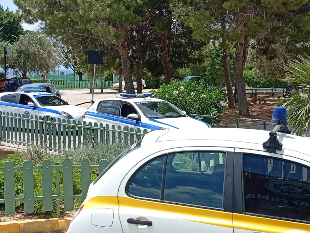 Αστυνομικοί προσήγαγαν δημοτικό αστυνομικό, στον Άλιμο, επειδή έκανε σωστά τη δουλειά του εικόνα 5
