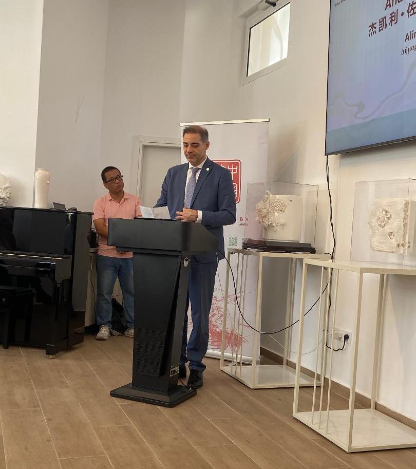 Άλιμος: Ανοιχτή μέχρι το τέλος Σεπτεμβρίου η έκθεση «Το Λευκό της Κίνας – Η γοητεία της Μεταξωτής Οδού» εικόνα 2