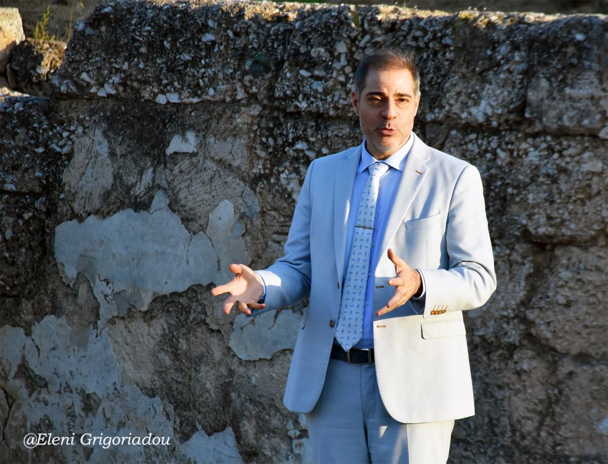 Συγκίνηση και δέος! Αναβίωσε μετά από 2.500 χρόνια το αρχαίο θέατρο στον Άλιμο (VIDEO&ΕΙΚΟΝΕΣ) εικόνα 1