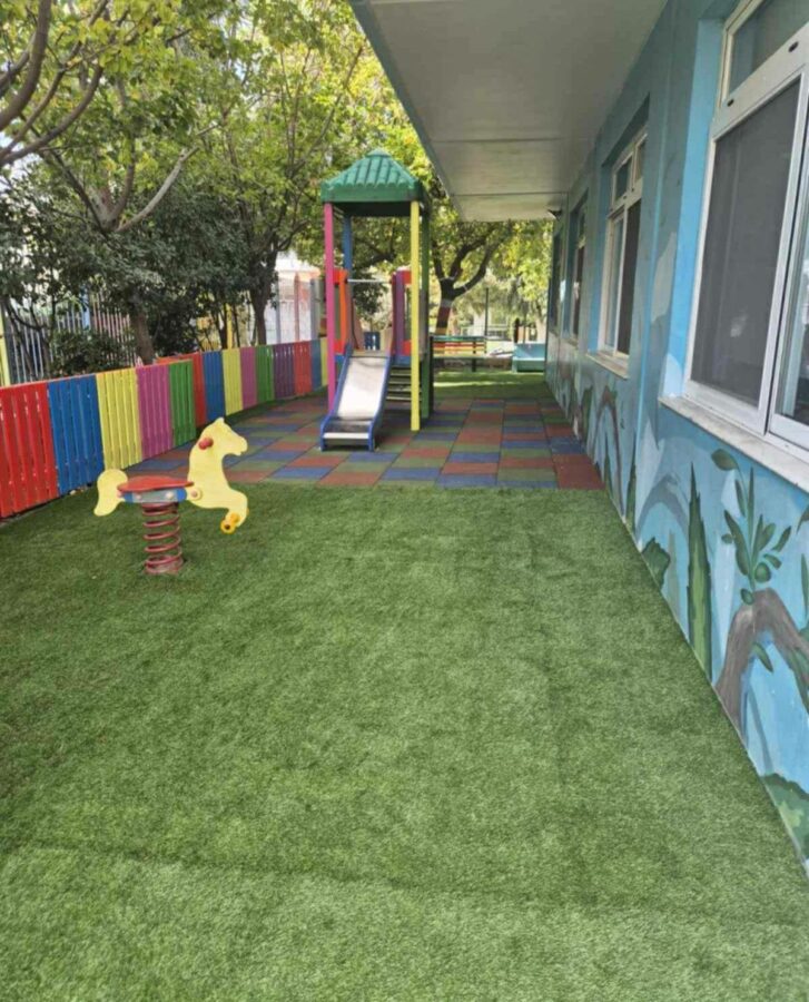10ο Νηπιαγωγείο Αλίμου: Νέα αυλή με δάπεδο ασφαλείας και χλοοτάπητα εικόνα 2
