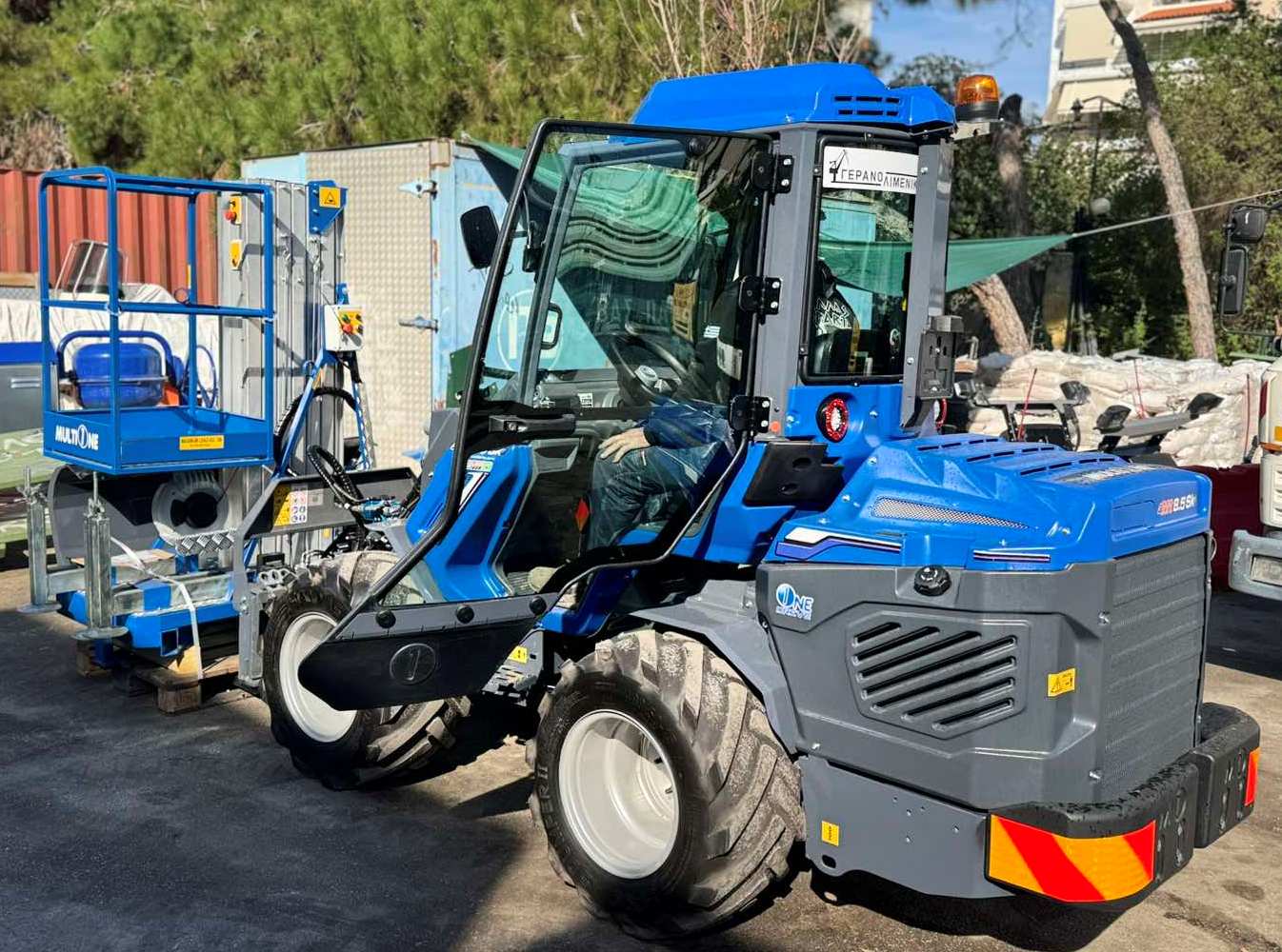 Δήμος Αλίμου: Το «πολυ-μηχάνημα» που κάνει τα πάντα – Αυξάνει την παραγωγικότητα και μειώνει τα κόστη εικόνα 1