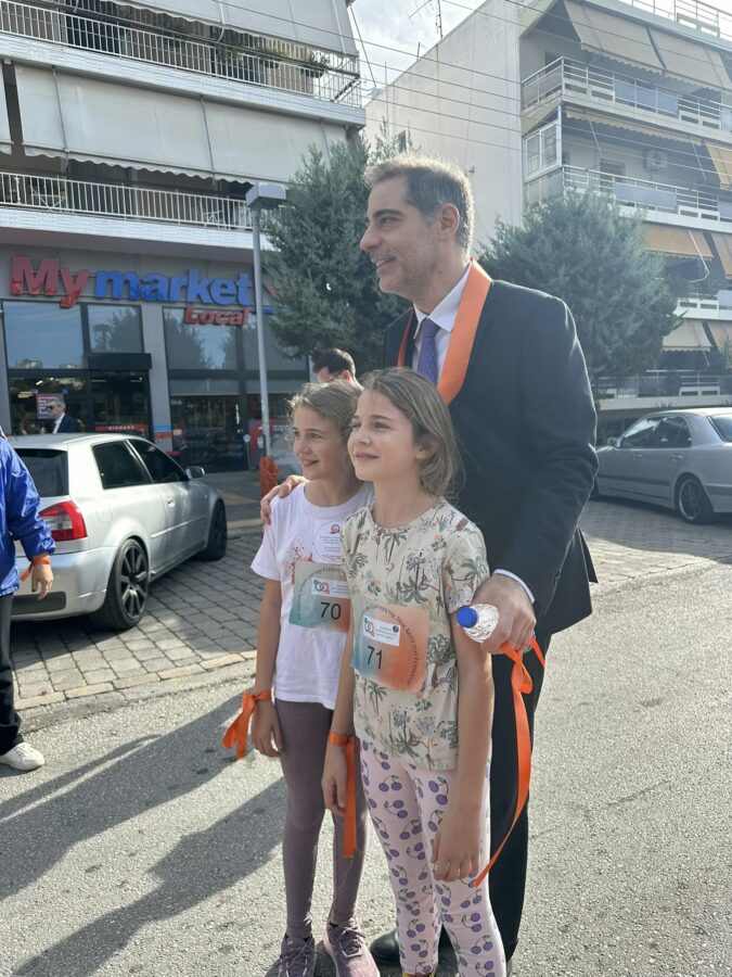 “Δεν είσαι μόνη”: Στον Άλιμο ένωσαν τα βήματά τους και έστειλαν ηχηρό μήνυμα κατά της βίας των γυναικών εικόνα 2