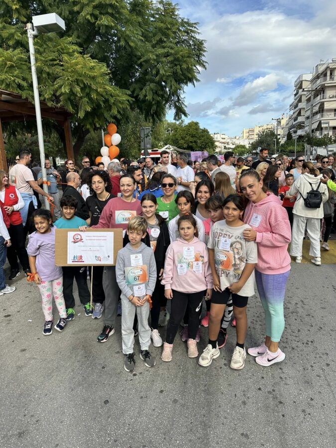 “Δεν είσαι μόνη”: Στον Άλιμο ένωσαν τα βήματά τους και έστειλαν ηχηρό μήνυμα κατά της βίας των γυναικών εικόνα 4