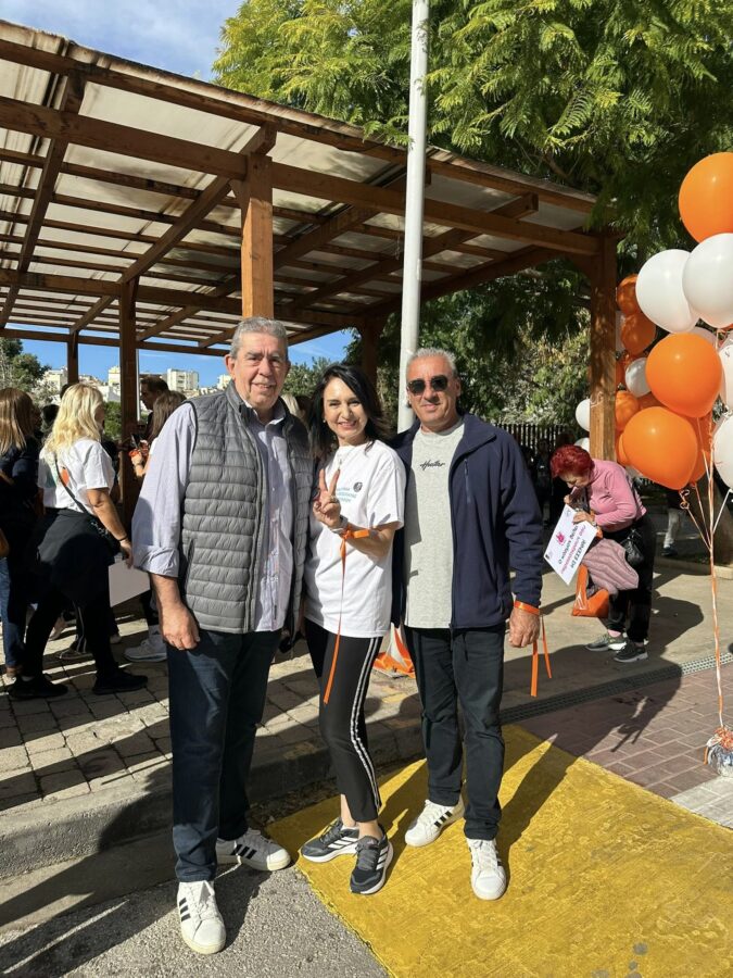 “Δεν είσαι μόνη”: Στον Άλιμο ένωσαν τα βήματά τους και έστειλαν ηχηρό μήνυμα κατά της βίας των γυναικών εικόνα 8