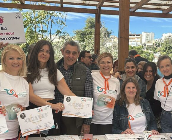 “Δεν είσαι μόνη”: Στον Άλιμο ένωσαν τα βήματά τους και έστειλαν ηχηρό μήνυμα κατά της βίας των γυναικών εικόνα 16