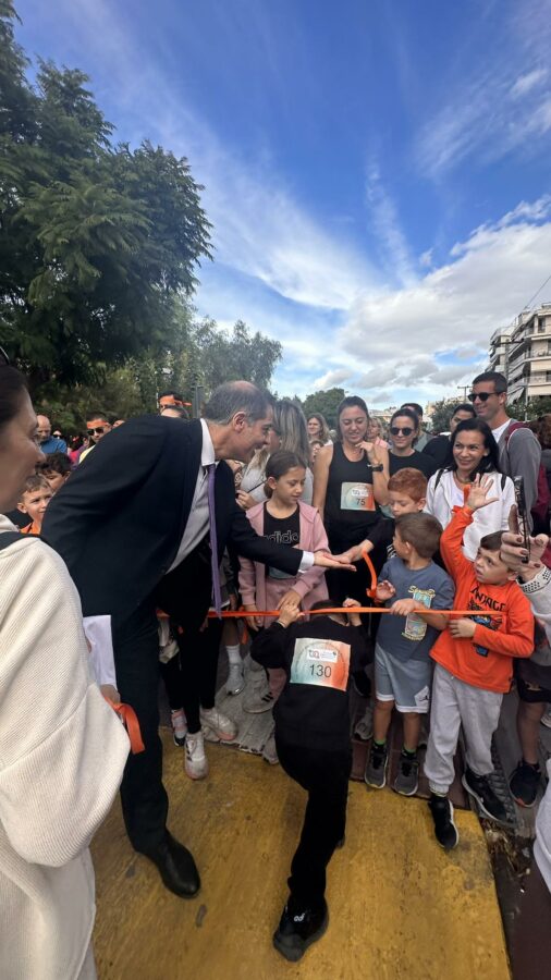 “Δεν είσαι μόνη”: Στον Άλιμο ένωσαν τα βήματά τους και έστειλαν ηχηρό μήνυμα κατά της βίας των γυναικών εικόνα 12