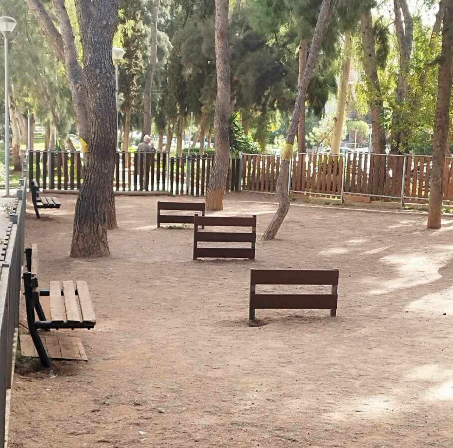 Άλιμος: Μίνι λίφτινγκ στο πάρκο σκύλων στην πλατεία Καραϊσκάκη εικόνα 6