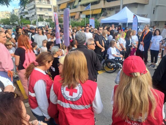 “Δεν είσαι μόνη”: Στον Άλιμο ένωσαν τα βήματά τους και έστειλαν ηχηρό μήνυμα κατά της βίας των γυναικών εικόνα 19