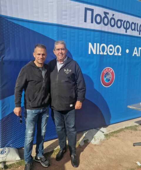 Ο Ντέμης Νικολαΐδης στο γήπεδο Τραχώνων για το Πανελλήνιο Πρωτάθλημα Ψυχικής Υγείας εικόνα 1