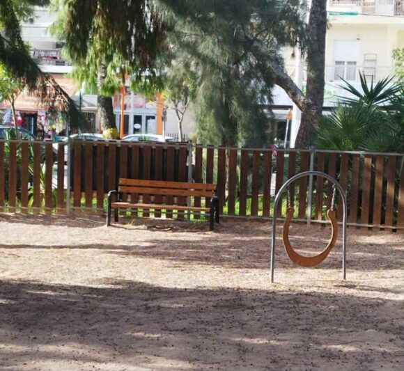 Άλιμος: Μίνι λίφτινγκ στο πάρκο σκύλων στην πλατεία Καραϊσκάκη εικόνα 1