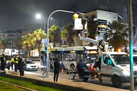 Παραλιακή: Ξεκίνησε από τον Άλιμο η εγκατάσταση των 388 “έξυπνων” καμερών της Περιφέρειας Αττικής εικόνα 1