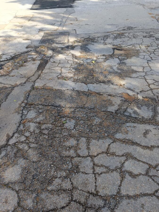 Νέο “χτύπημα” της ΕΥΔΑΠ: Βομβαρδισμένο τοπίο δρόμος στα σύνορα Αγίου Δημητρίου – Αλίμου εικόνα 7