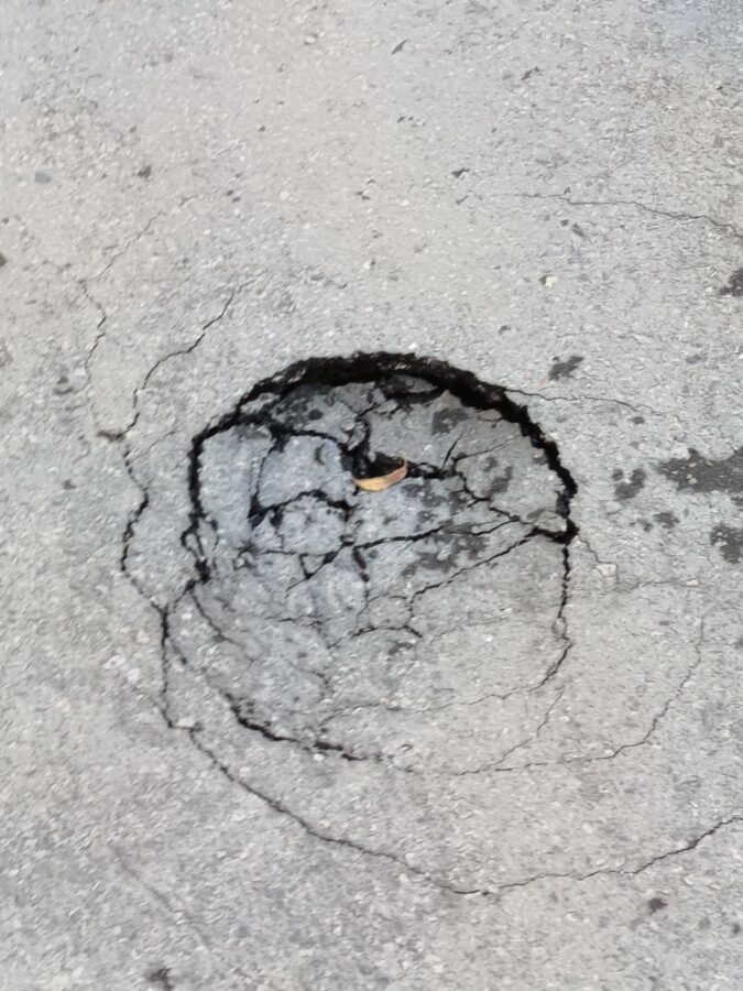 Νέο “χτύπημα” της ΕΥΔΑΠ: Βομβαρδισμένο τοπίο δρόμος στα σύνορα Αγίου Δημητρίου – Αλίμου εικόνα 8