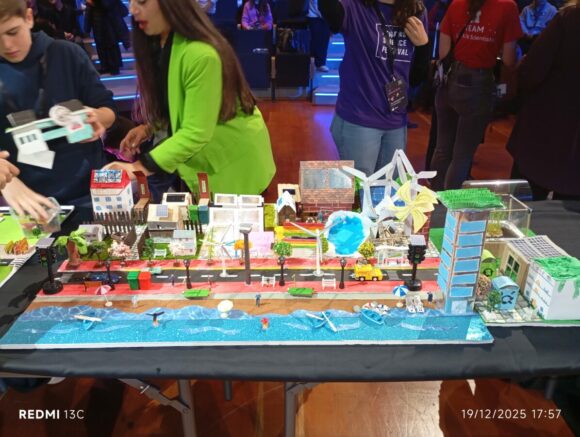 2ο Δημοτικό Σχολείο Αλίμου: Οι “μικροί επιστήμονες” της  Ε΄ τάξης στο Athens Science Festival εικόνα 3