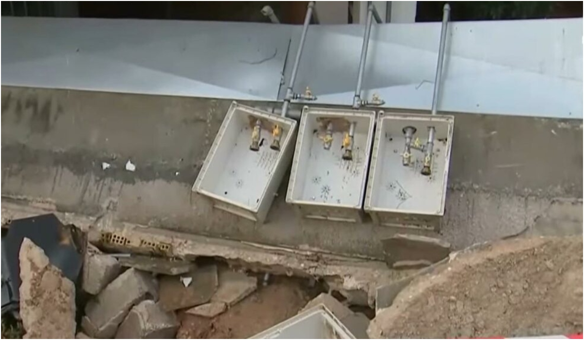 Γιατί πλημμυρίζει η Λυσικράτους στον Άλιμο: Το αντιπλημμυρικό έργο που προχωράει με ρυθμούς χελώνας (VIDEO) εικόνα 7