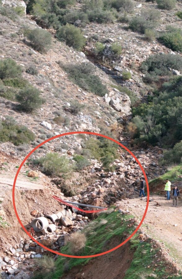 Καταγγελία Παπανικολάου για «πρόχειρα» έργα του ΔΕΔΔΗΕ στο βουνό που έπνιξαν την πόλη στη λάσπη (EΙΚΟΝΕΣ) εικόνα 3