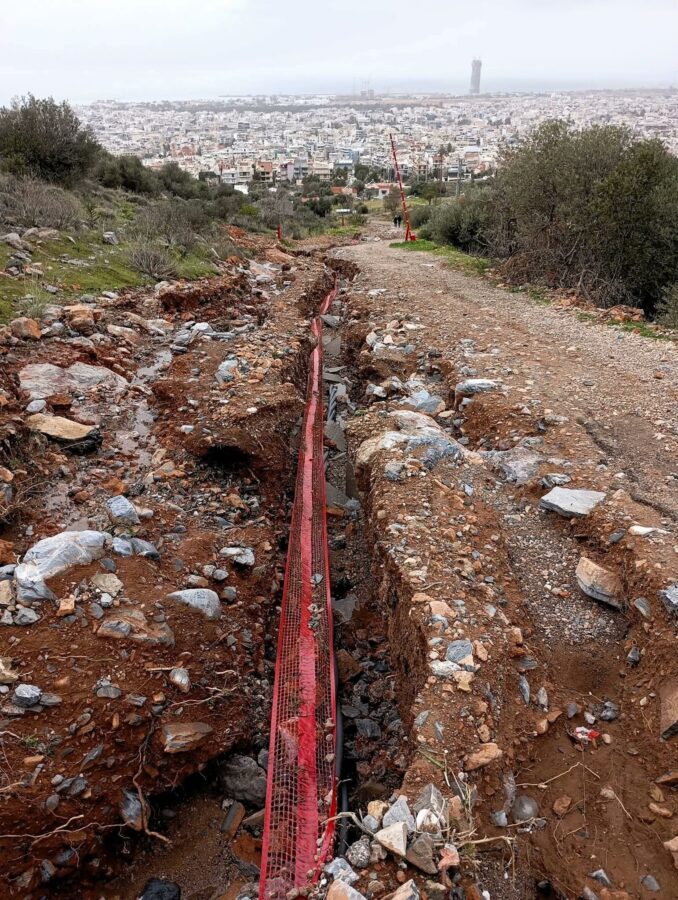 Καταγγελία Παπανικολάου για «πρόχειρα» έργα του ΔΕΔΔΗΕ στο βουνό που έπνιξαν την πόλη στη λάσπη (EΙΚΟΝΕΣ) εικόνα 8