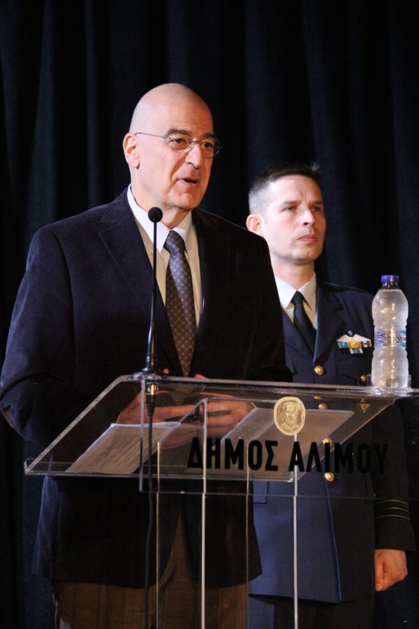 Δένδιας από Άλιμο: Λύση για το Δημοτικό Κοιμητήριο και μήνυμα στην ΕΤΑΔ για την παραλία εικόνα 1