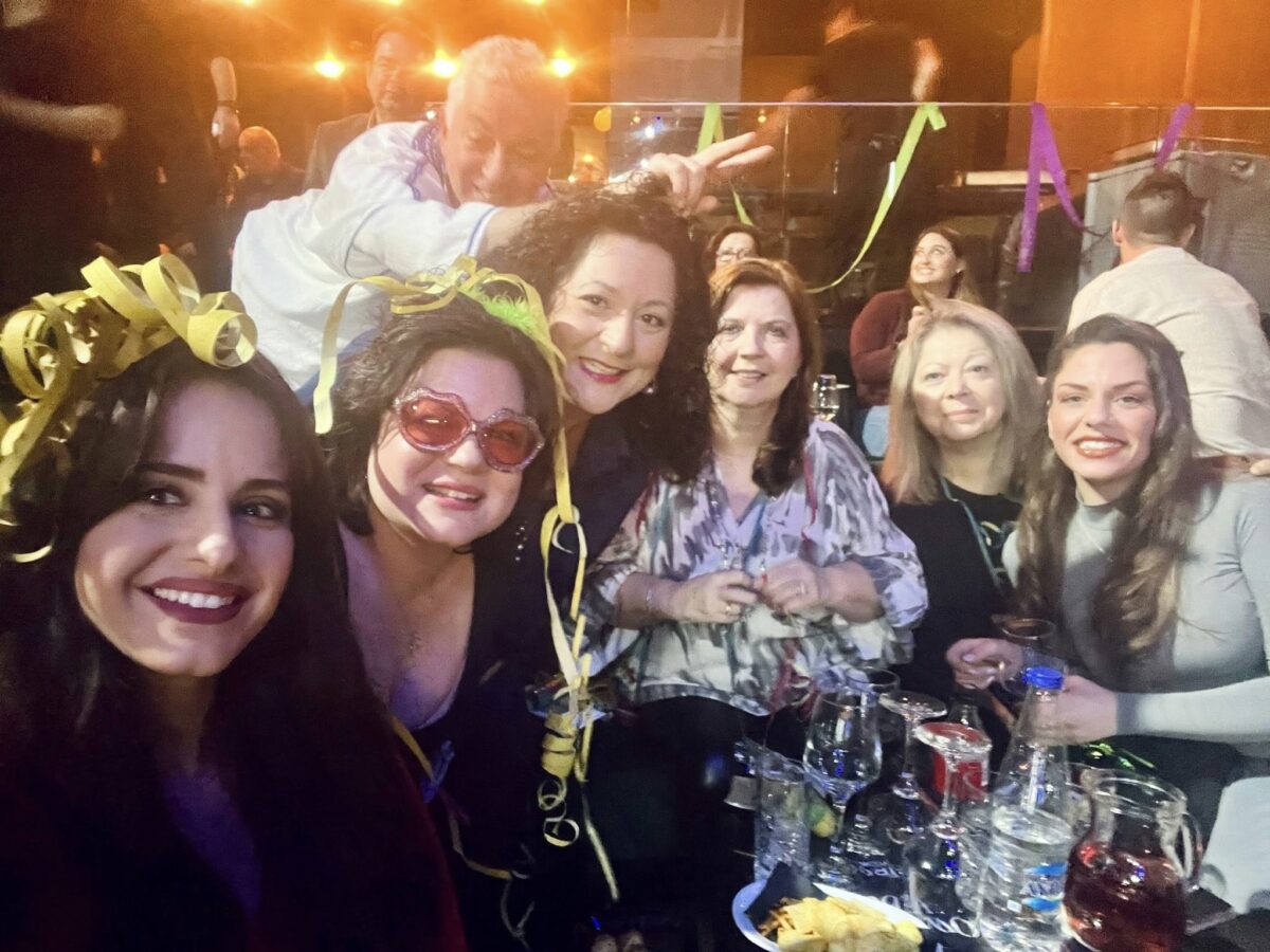 Μια μεγάλη «οικογένεια» οι εργαζόμενοι του Δήμου Αλίμου – Tα μπράβο του Κονδύλη στην κοπή της πίτας εικόνα 2