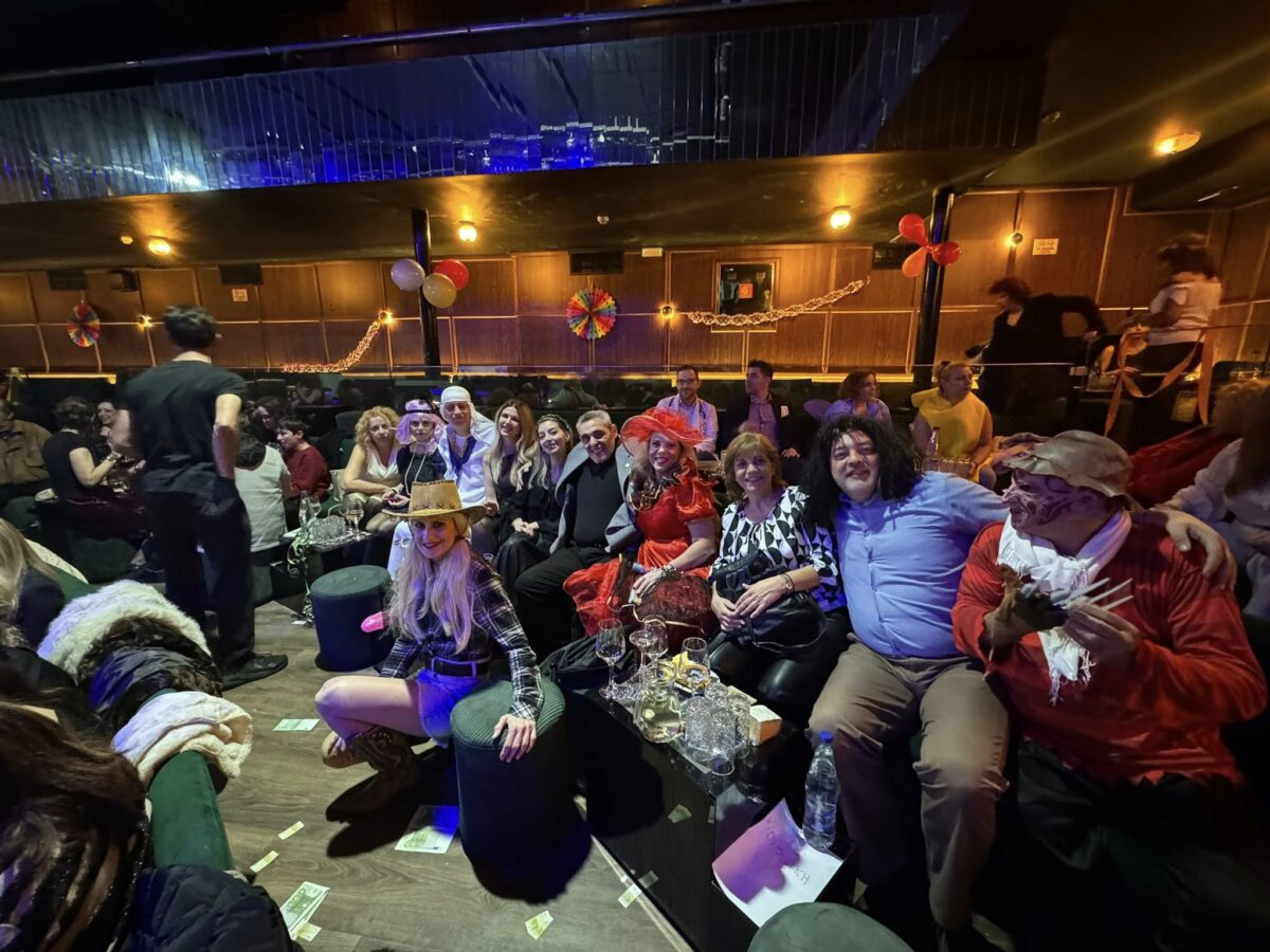 Μια μεγάλη «οικογένεια» οι εργαζόμενοι του Δήμου Αλίμου – Tα μπράβο του Κονδύλη στην κοπή της πίτας εικόνα 3