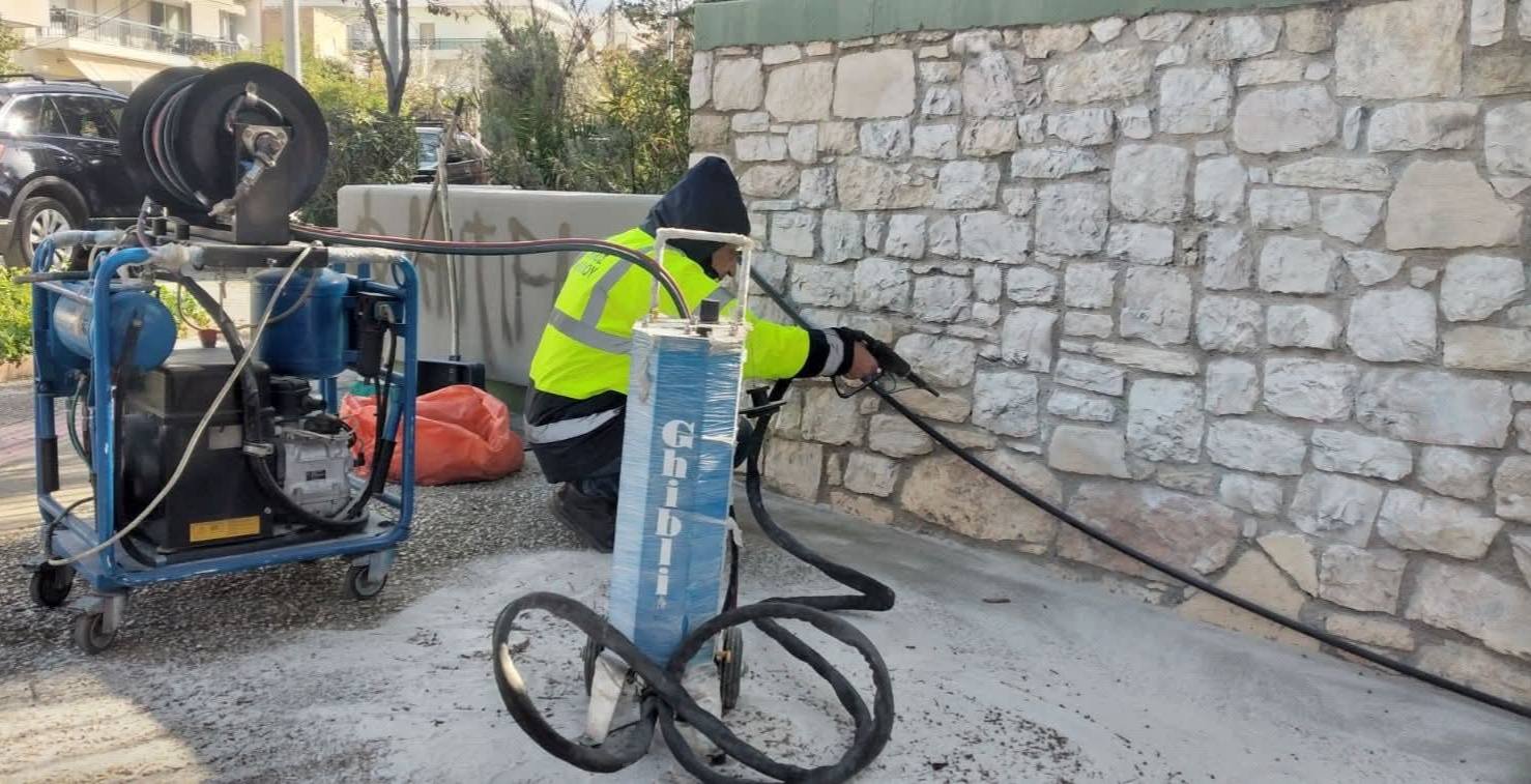 Άλιμος: Επιχείρηση «καθαροί τοίχοι» με ειδικό εξοπλισμό εικόνα 3