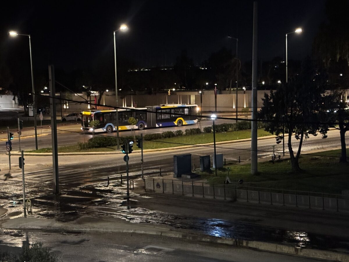 Σύνορα Γλυφάδας – Βούλας: Λιμνάζοντα νερά «τυφλώνουν» τη μοναδική διάβαση πεζών στην παραλιακή (VIDEO&ΕΙΚΟΝΕΣ) εικόνα 5