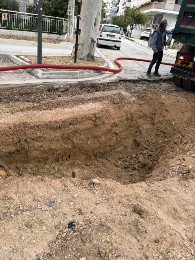 Πώς οι εργολάβοι «διαλύουν» το υπέδαφος των δρόμων – Η σκληρή ανάρτηση του Δημάρχου Αλίμου για τις κακοτεχνίες στο οδικό δίκτυο εικόνα 1