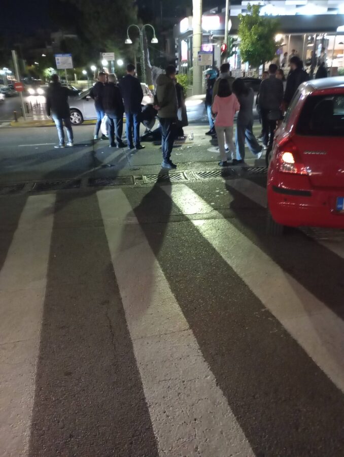 Άλιμος: Σοβαρό τροχαίο στη διασταύρωση Δωδεκανήσου και Κύπρου – Άργησε το ασθενοφόρο εικόνα 3